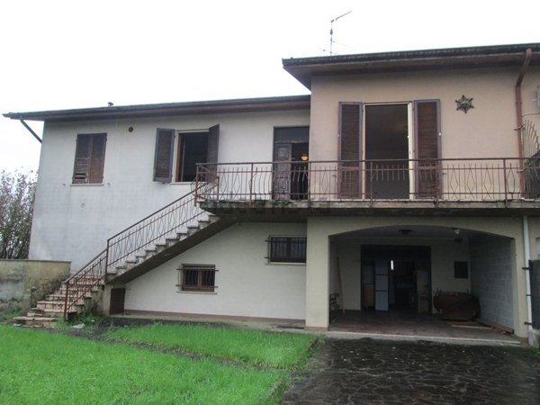 casa indipendente in vendita a Piadena Drizzona in zona Piadena