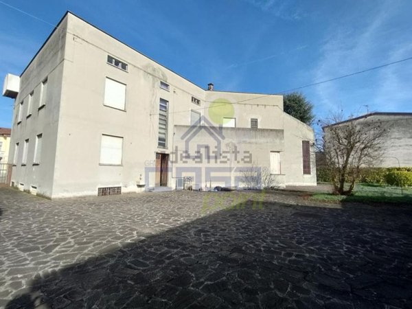 casa indipendente in vendita a Piadena Drizzona in zona Piadena