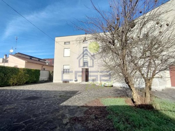 casa indipendente in vendita a Piadena Drizzona in zona Piadena