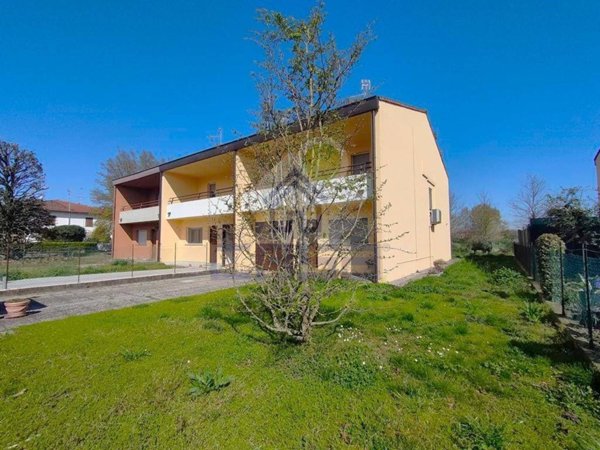 casa indipendente in vendita a Piadena Drizzona in zona Piadena