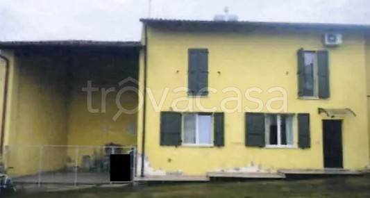 casa indipendente in vendita a Piadena Drizzona in zona Vho