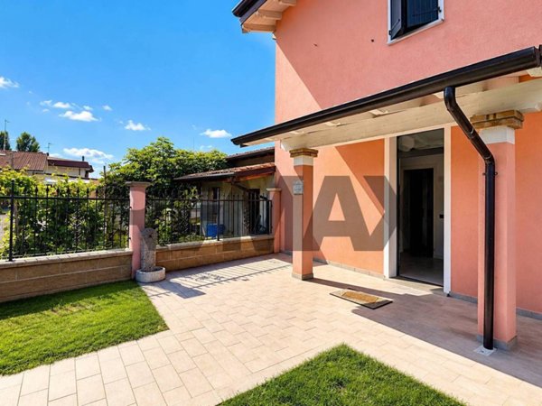 casa indipendente in vendita a Piadena Drizzona in zona Piadena