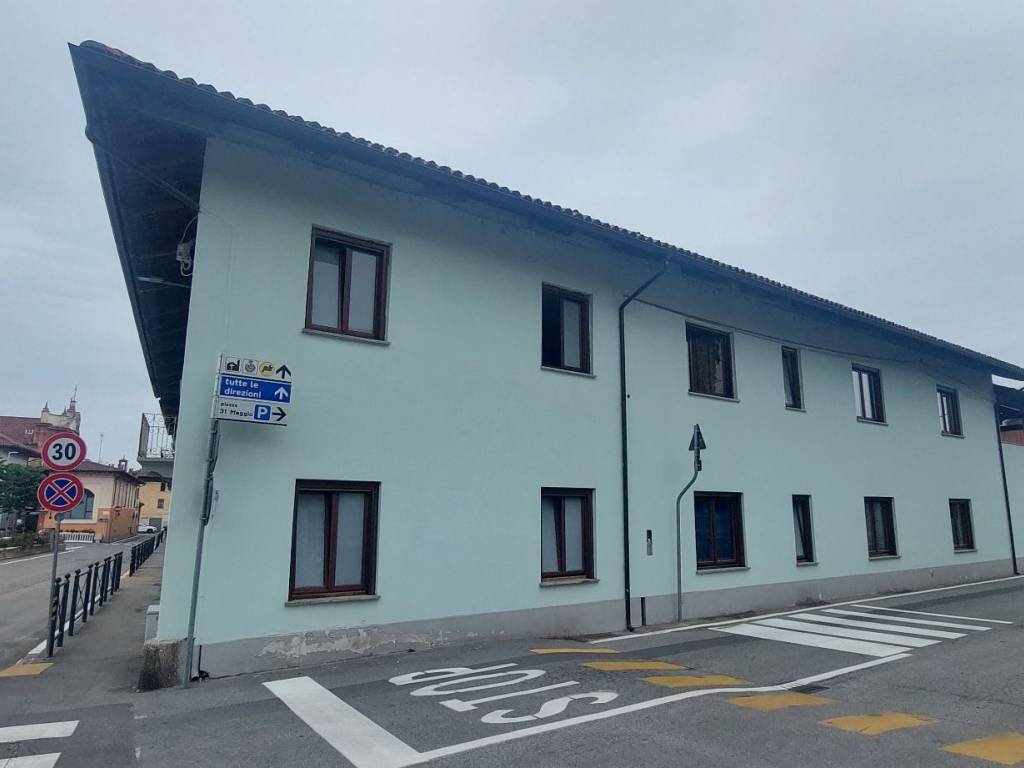 intera palazzina in vendita a Piscina