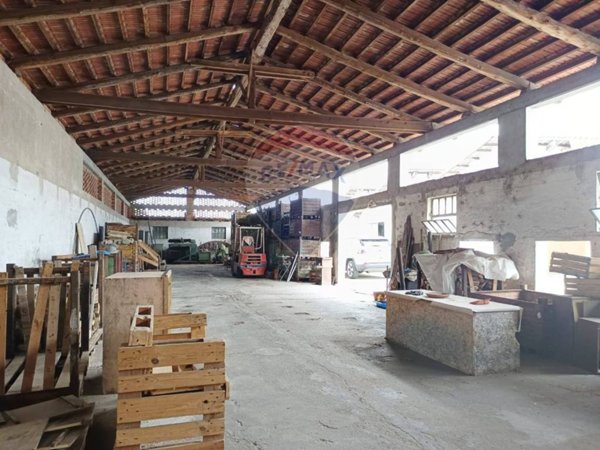 capannone in vendita a Piscina