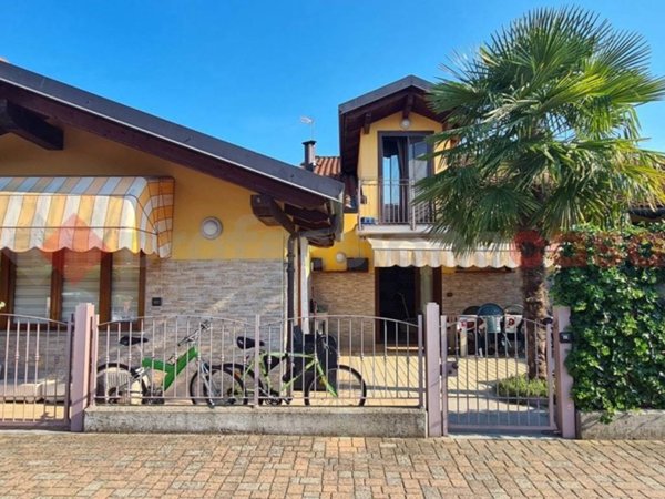 casa indipendente in vendita a Piscina