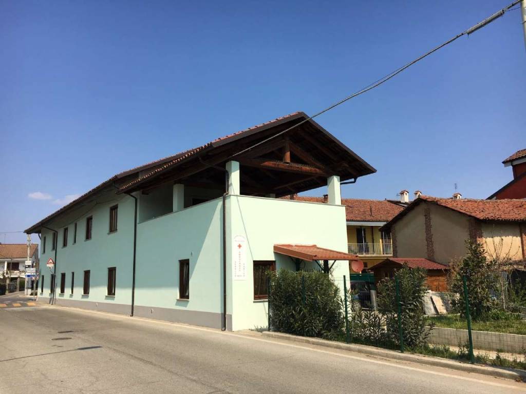 negozio in vendita a Piscina