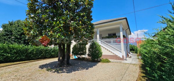 casa indipendente in vendita a Piscina