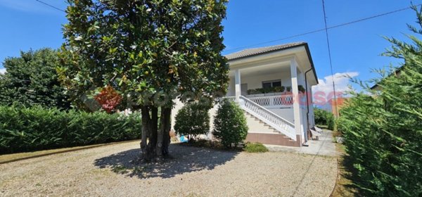 casa indipendente in vendita a Piscina