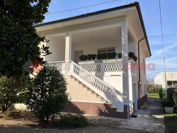 casa indipendente in vendita a Piscina