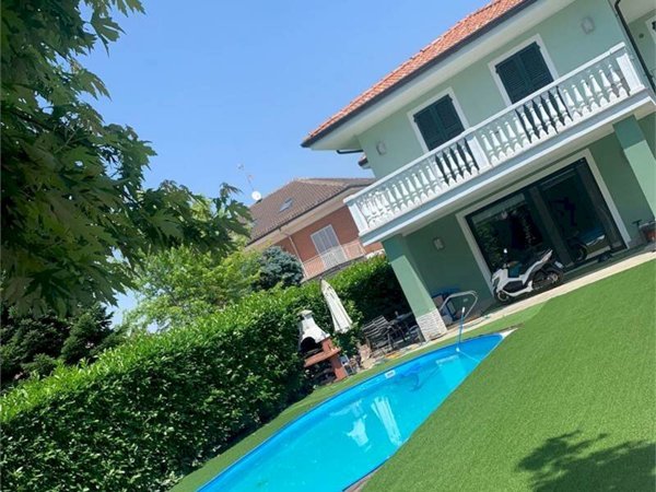 casa indipendente in vendita a Piscina