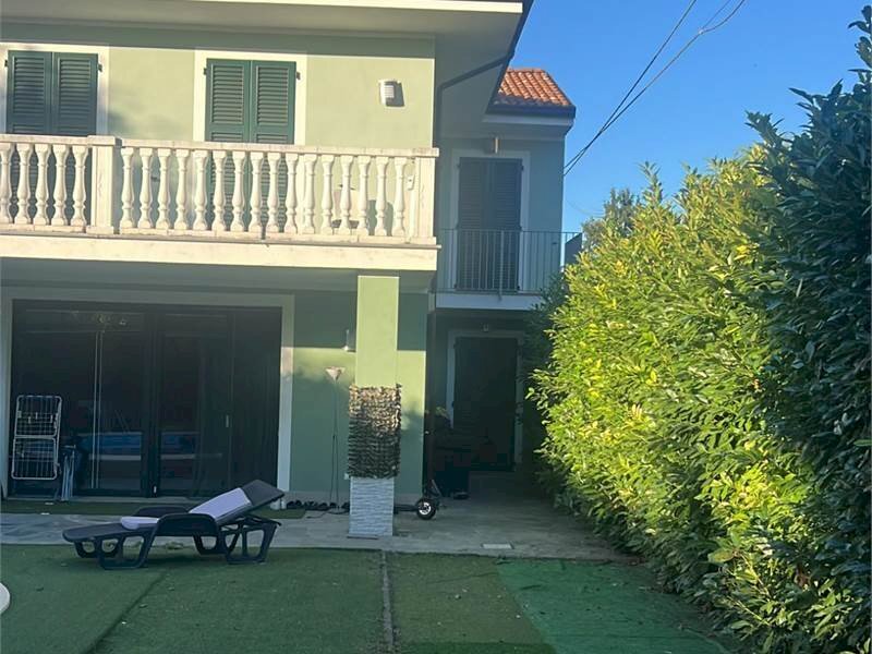 casa indipendente in vendita a Piscina
