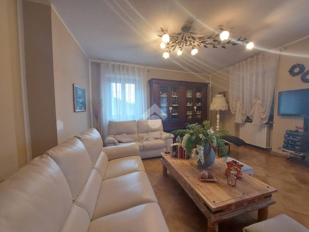 casa indipendente in vendita a Piscina