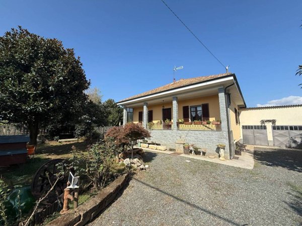 casa indipendente in vendita a Piscina