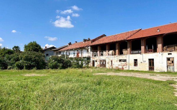 casale in vendita a Piscina