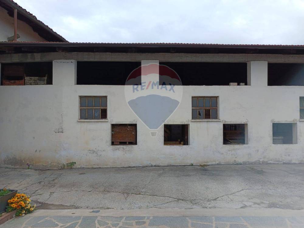 capannone in vendita a Piscina