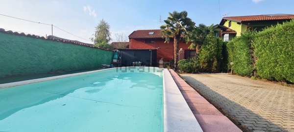 casa indipendente in vendita a Piscina