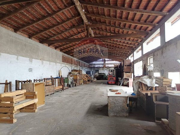 locale di sgombero in vendita a Piscina