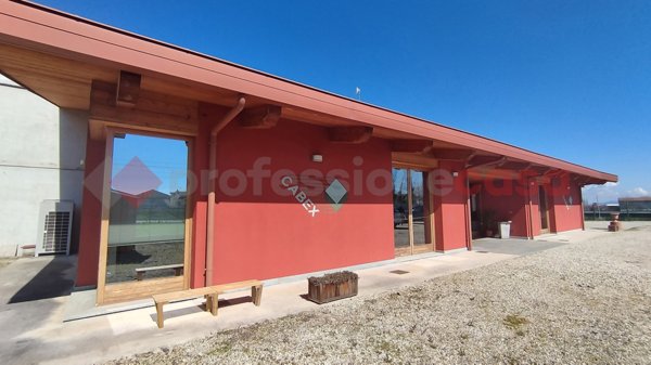 capannone in vendita a Piscina