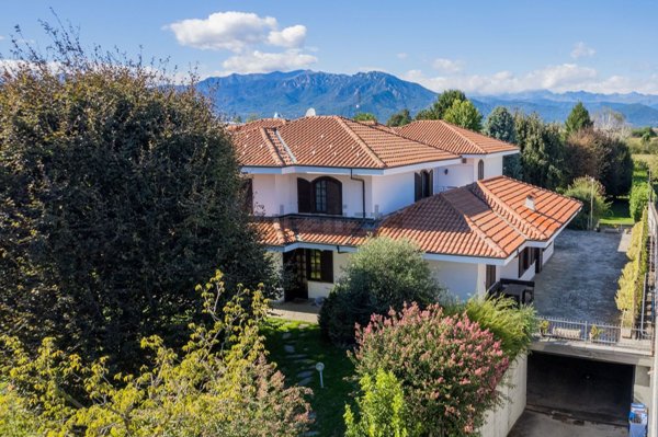 casa indipendente in vendita a Piscina