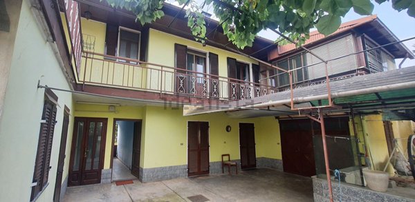 casa indipendente in vendita a Piscina