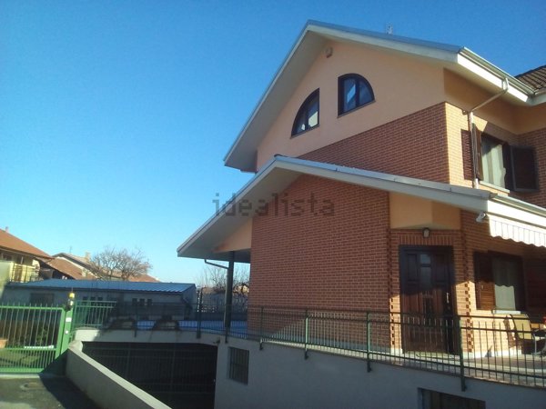 casa indipendente in vendita a Piscina