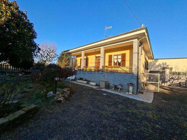 casa indipendente in vendita a Piscina