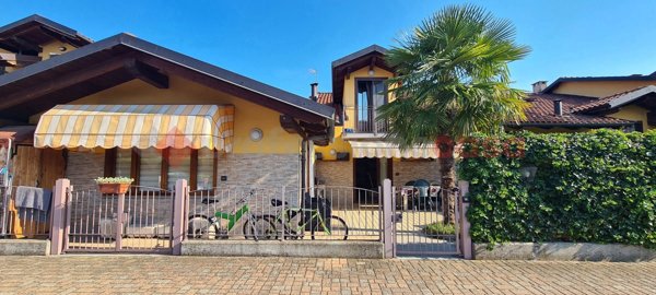 casa indipendente in vendita a Piscina