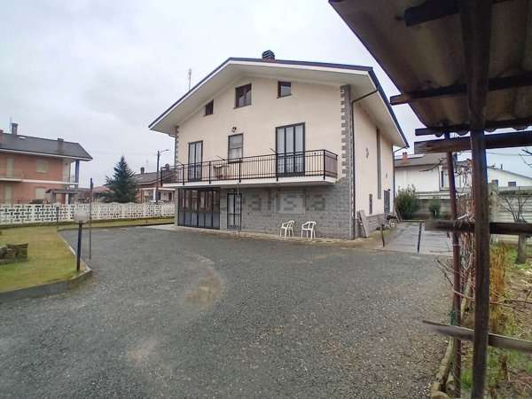 casa indipendente in vendita a Piscina