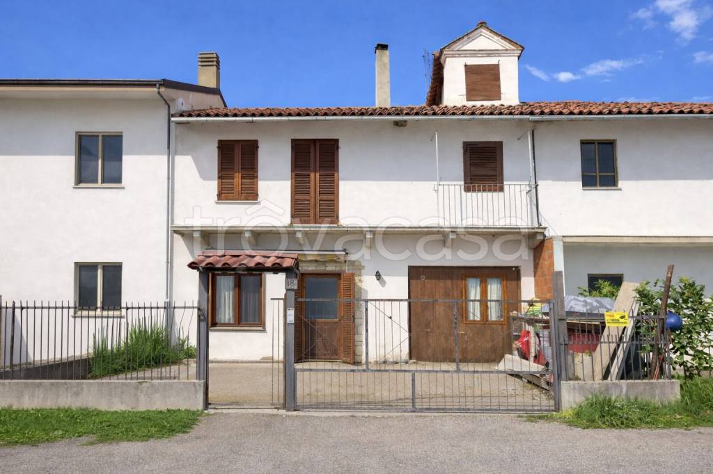 casa indipendente in vendita a Piscina
