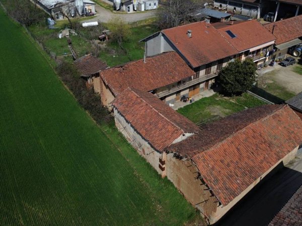 casa indipendente in vendita a Piscina