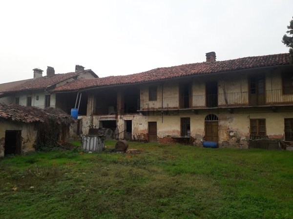 casale in vendita a Piscina