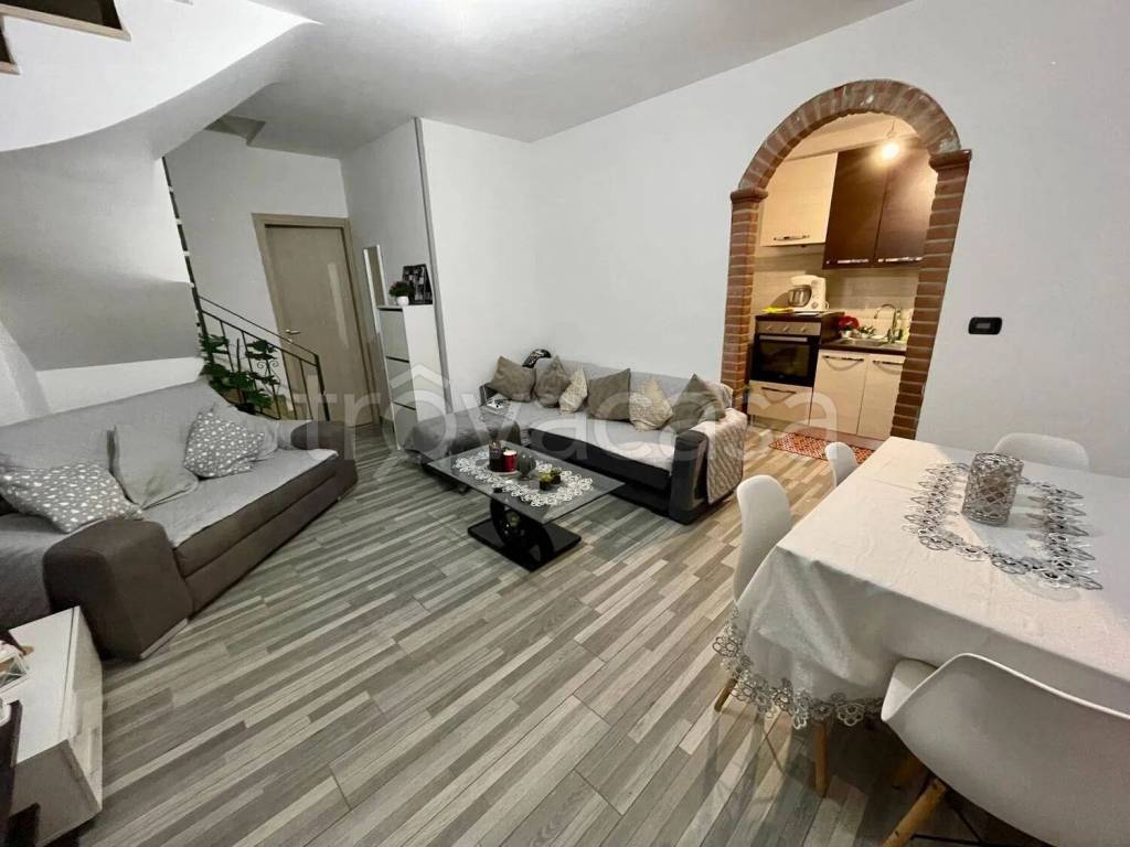 casa indipendente in vendita a Piscina