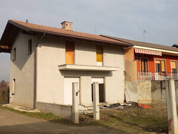 casa indipendente in vendita a Piscina
