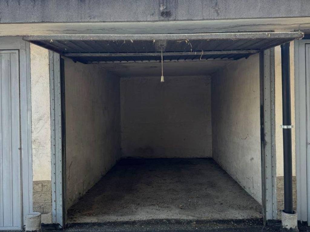 box auto in vendita a Piscina
