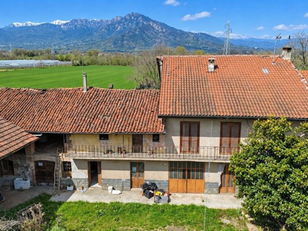 casa indipendente in vendita a Piscina