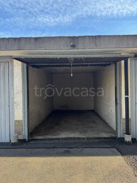 box auto in vendita a Piscina