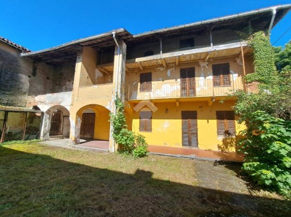casa indipendente in vendita a Piverone