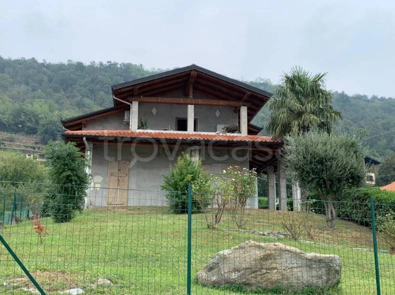 casa indipendente in vendita a Piverone