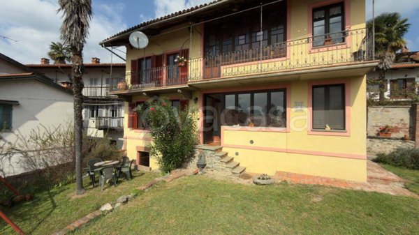 casa indipendente in vendita a Piverone