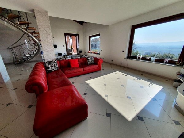 casa indipendente in vendita a Piverone