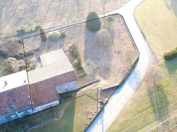 casa semindipendente in vendita a Piverone