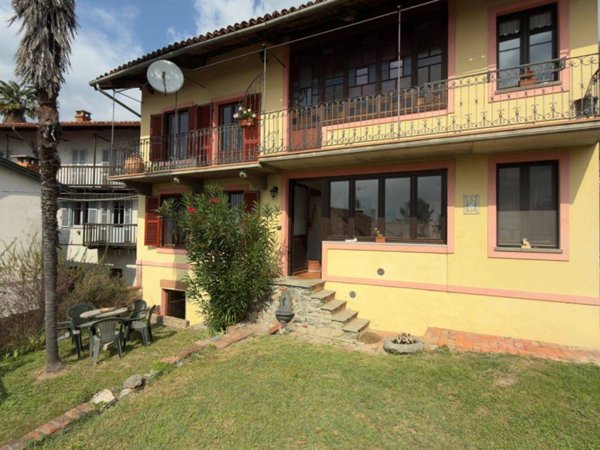 casa indipendente in vendita a Piverone