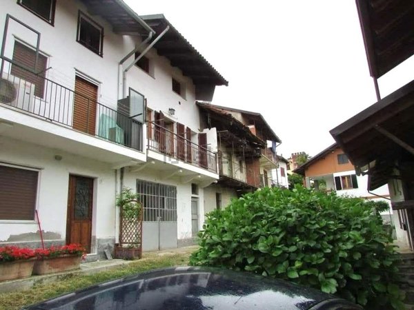 casa indipendente in vendita a Piverone