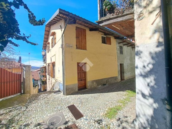 casa semindipendente in vendita a Piverone