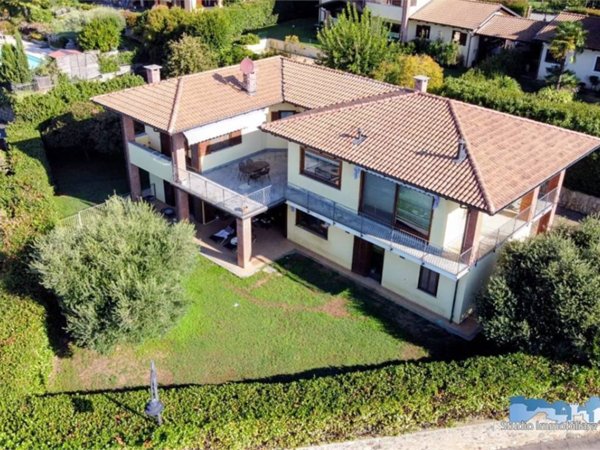 casa indipendente in vendita a Piverone