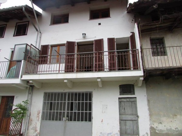 casa indipendente in vendita a Piverone