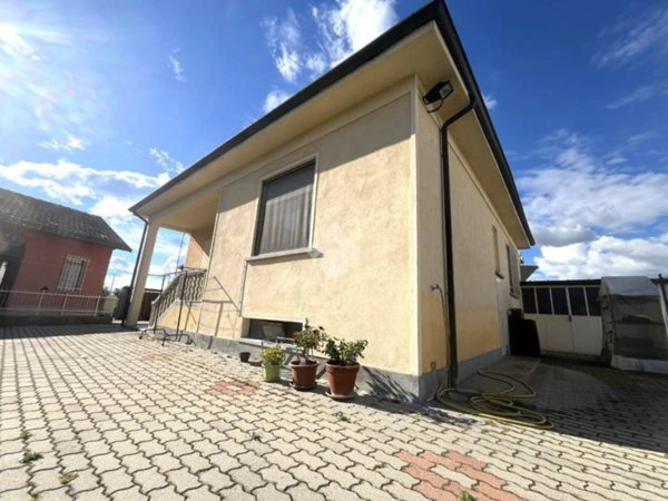casa indipendente in vendita a Poirino