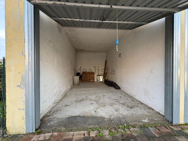 locale di sgombero in vendita a Poirino