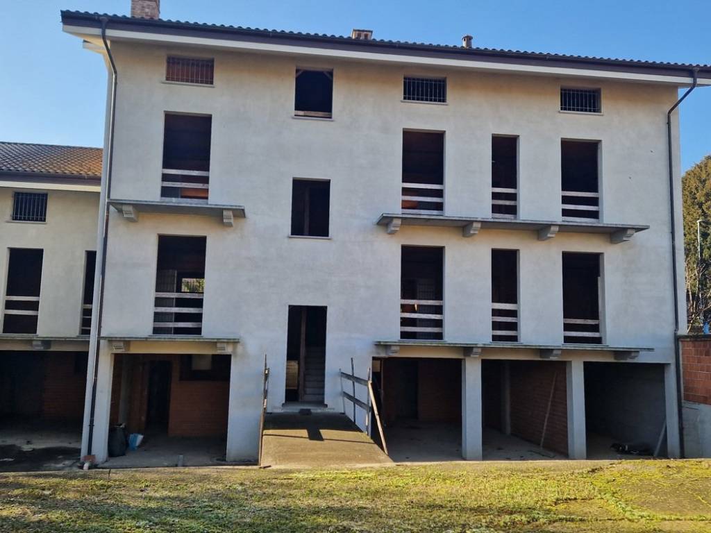 intera palazzina in vendita a Poirino
