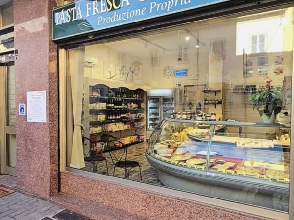 negozio in vendita a Poirino